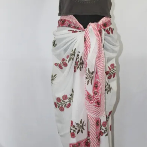 Versatile Floral India Print Cotton Fabric, White, Brown, Pink, 46.5 X 74.5 - Picture 3 of 5